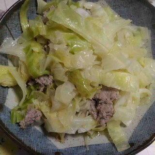 キャベツと合挽き肉の蒸し煮